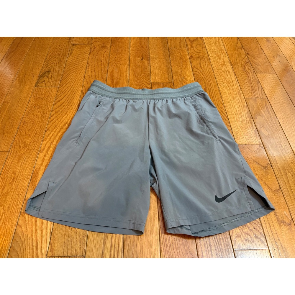 Nike Dri-FIT Mens Gray Training Shorts Medium Zip Pockets Athletic Gym Running